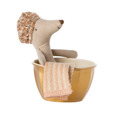 Мышонок в ванной, Старшая сестра Pink