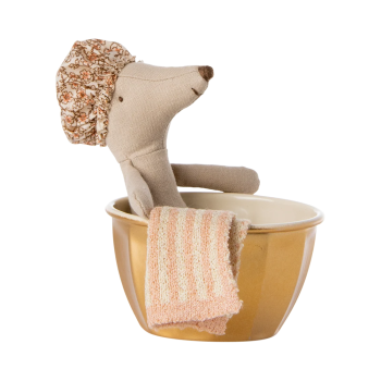 Мышонок в ванной, Старшая сестра Pink