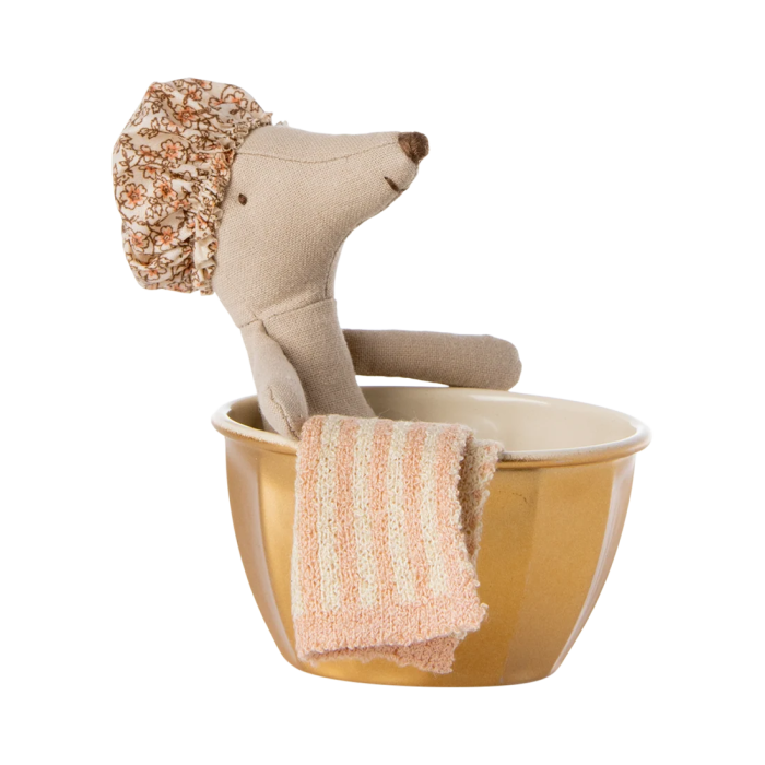 Мышонок в ванной, Старшая сестра Pink
