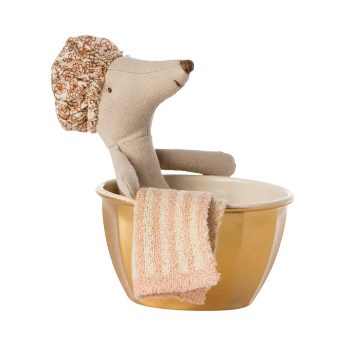 Мышонок в ванной, Старшая сестра Pink
