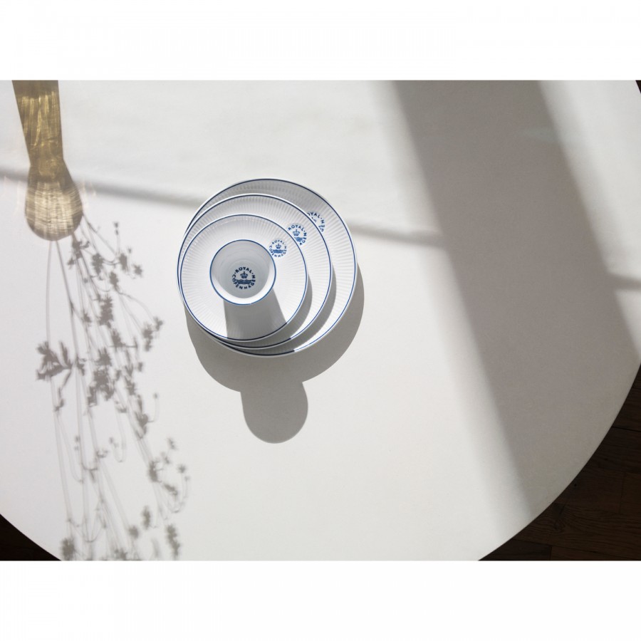 Тарелка Blueline Coupe 23 см